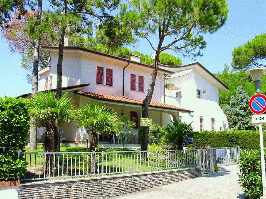 Lignano Riviera With Fireplace & Air Conditioning Lignano Sabbiadoro Exterior photo
