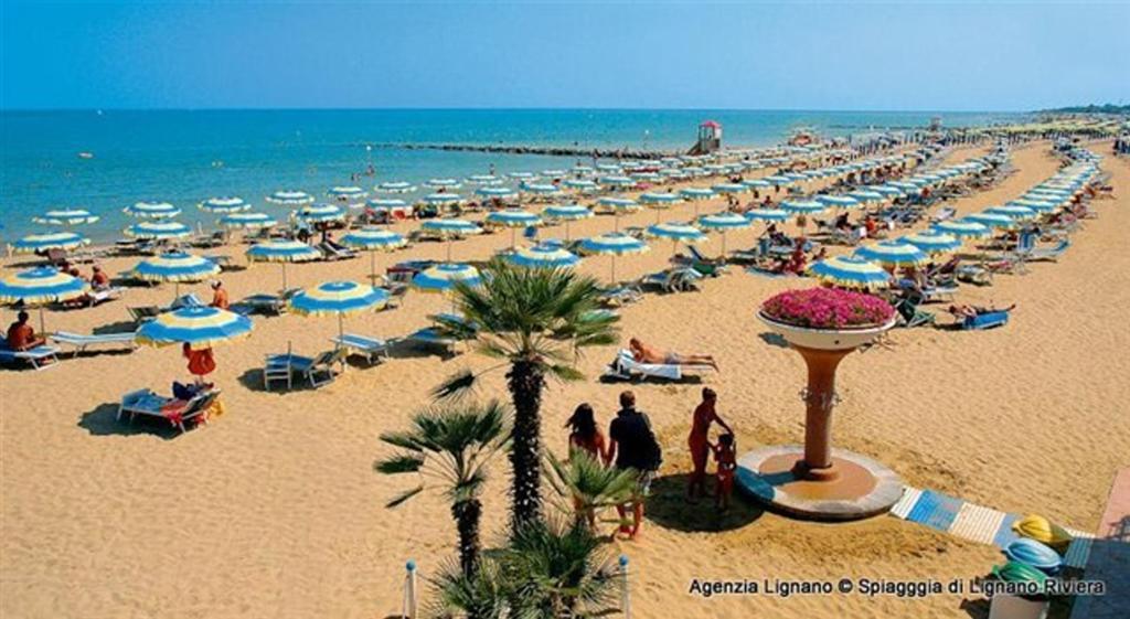 Lignano Riviera With Fireplace & Air Conditioning Lignano Sabbiadoro Exterior photo